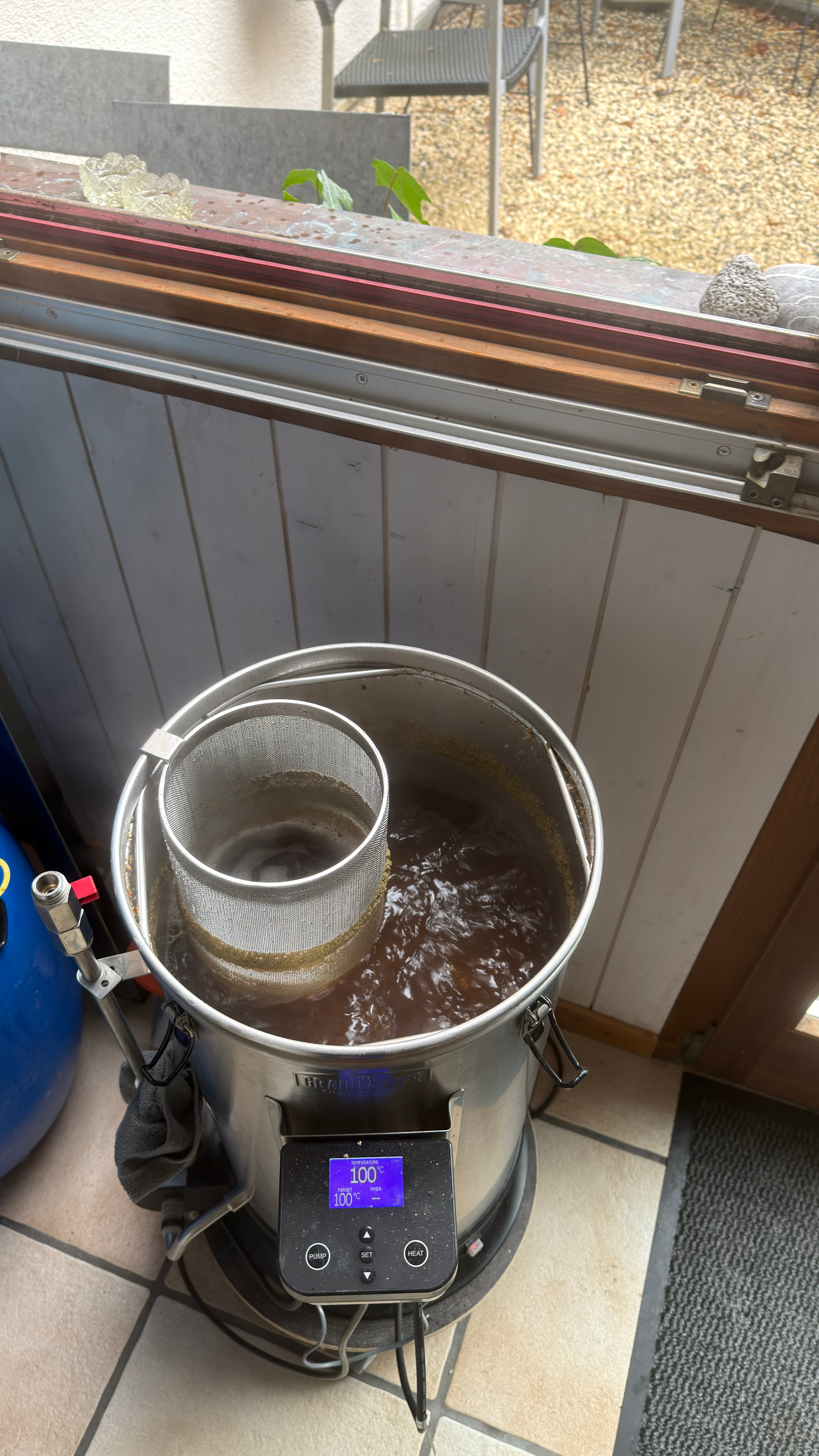 Grainfather G30 at rolling boil, 100°C, with hop spider during Lobster Lager V0 brew day