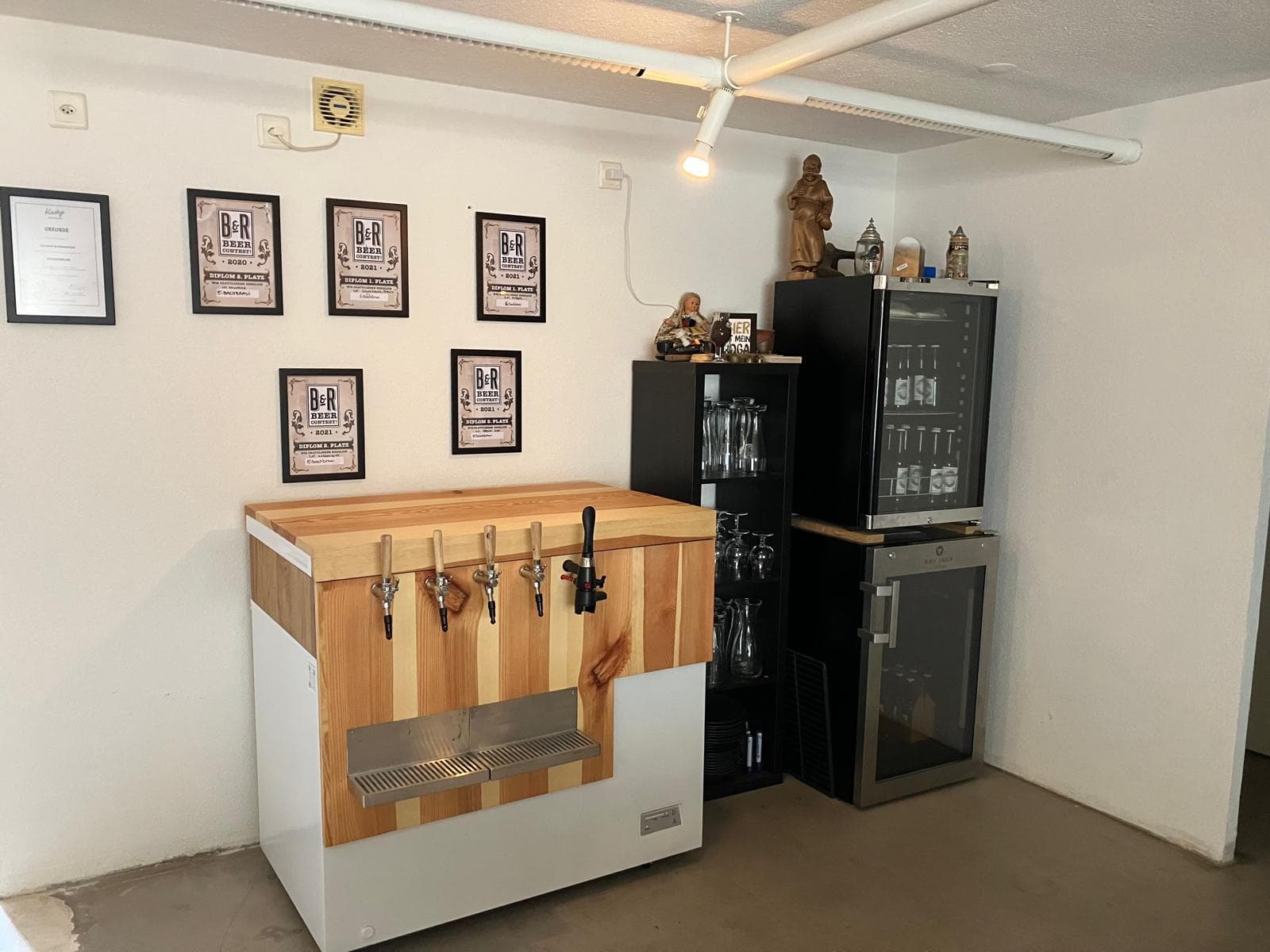 Custom five-tap station with Brau & Rauch beer contest awards